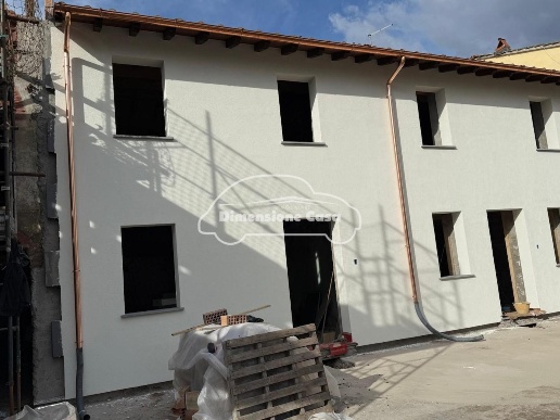 casa indipendente in vendita a Lucca in zona zona Arancio