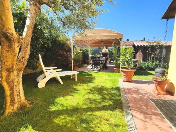 casa indipendente in vendita a Lucca in zona Ponte San Pietro