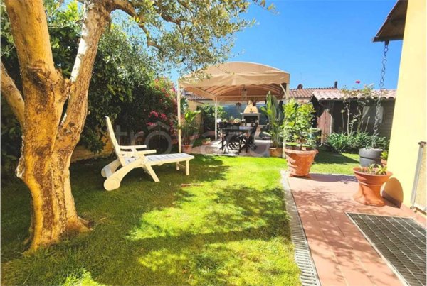 casa indipendente in vendita a Lucca in zona Ponte San Pietro
