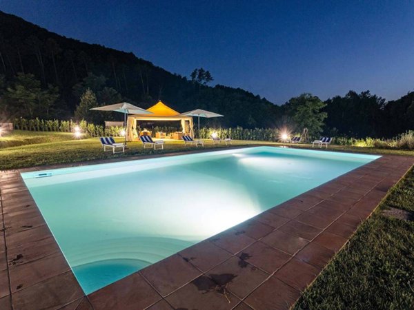 casa indipendente in vendita a Lucca in zona Cerasomma