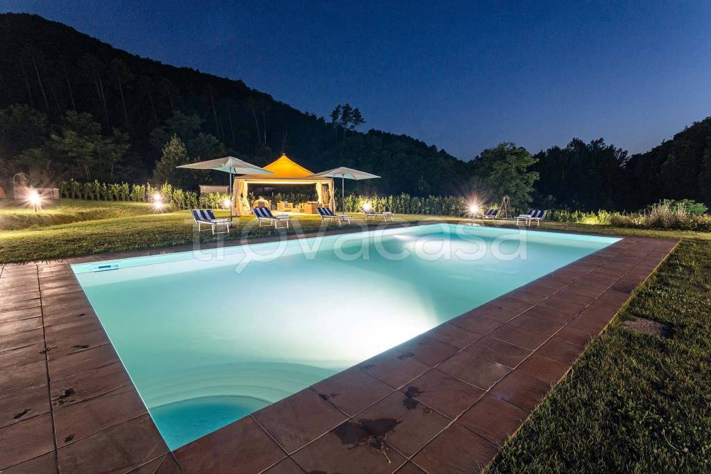 casa indipendente in vendita a Lucca in zona Cerasomma