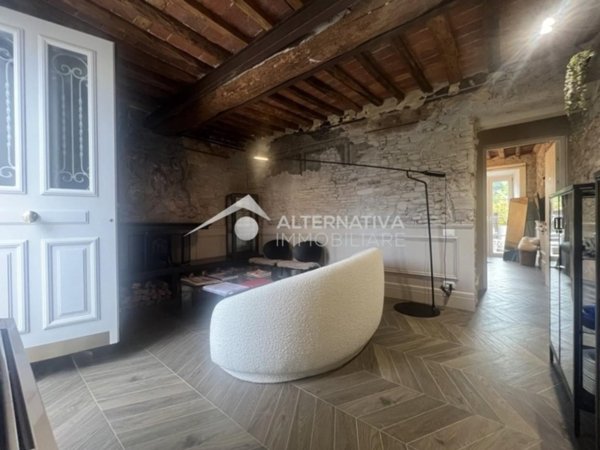casa indipendente in vendita a Lucca