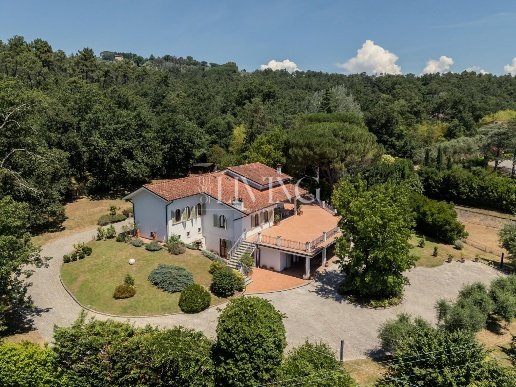 casa indipendente in vendita a Lucca in zona Carignano