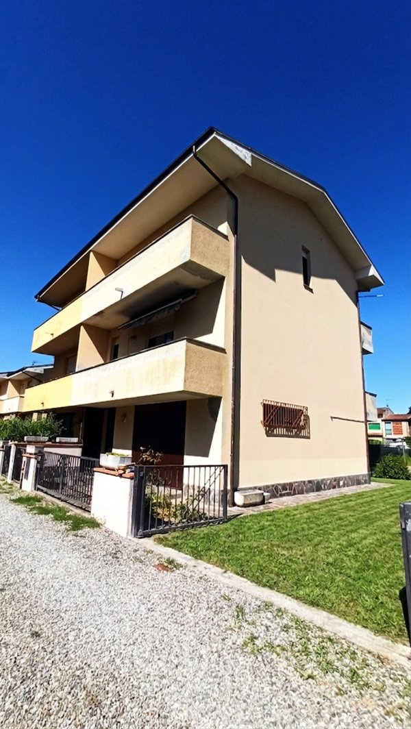 casa indipendente in vendita a Lucca in zona Nave