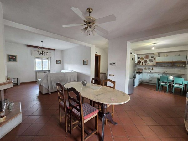 intera palazzina in vendita a Lucca