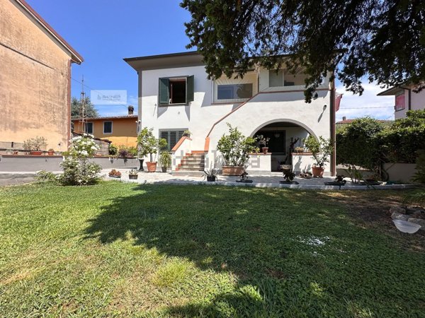 casa indipendente in vendita a Lucca in zona Maggiano