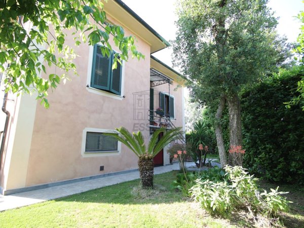 casa indipendente in vendita a Lucca