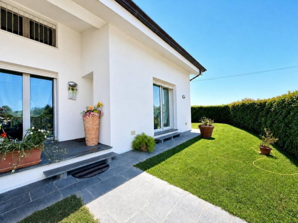 casa indipendente in vendita a Lucca in zona zona SS. Annunziata
