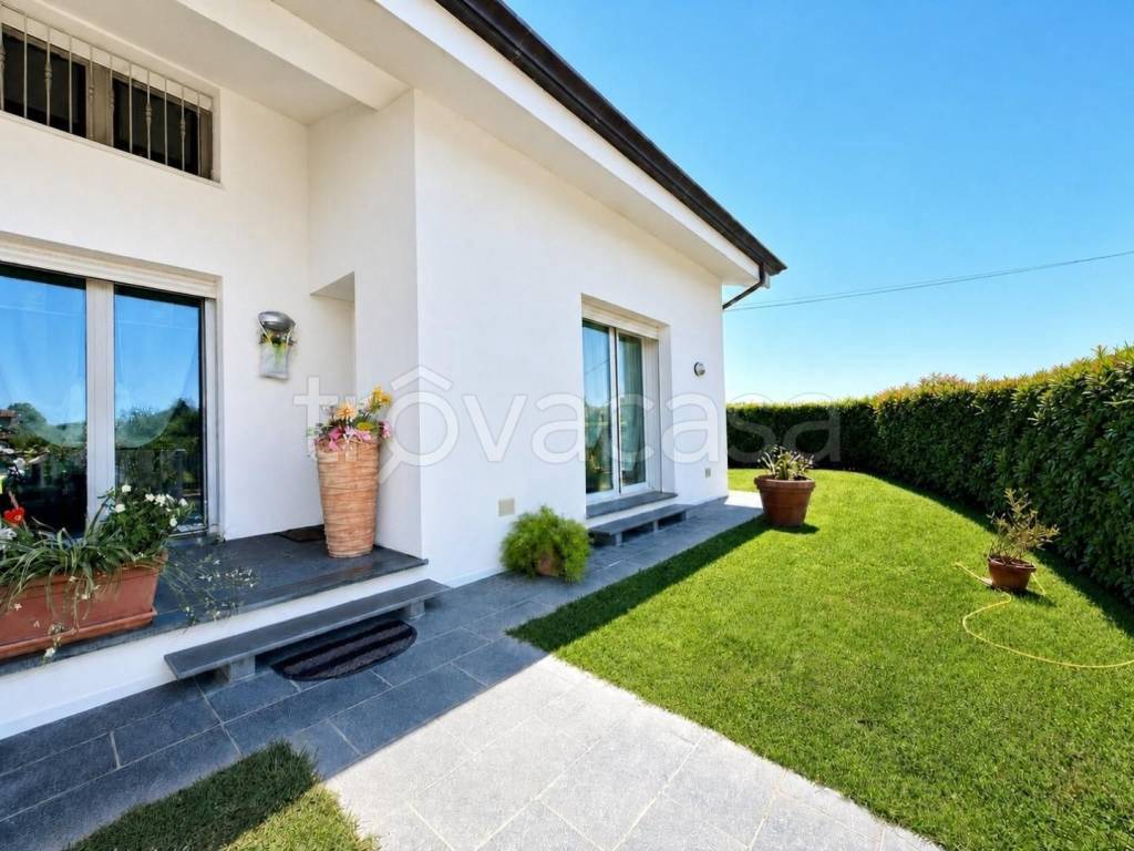 casa indipendente in vendita a Lucca in zona San Pietro a Vico