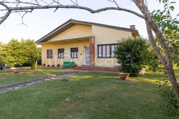 casa indipendente in vendita a Lucca in zona zona Mugnano
