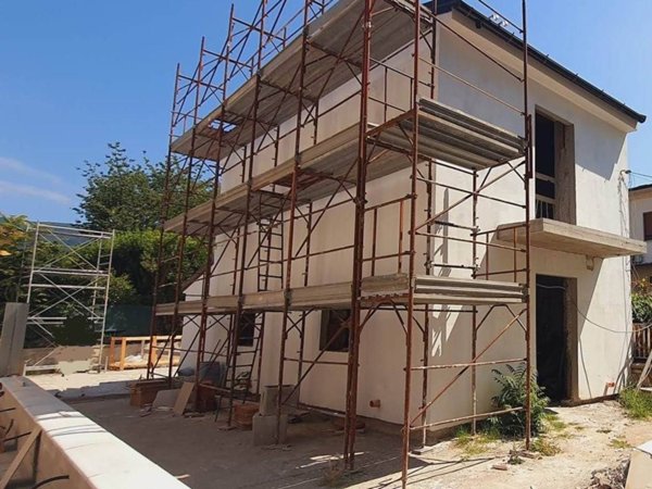 casa indipendente in vendita a Lucca in zona Ponte a Moriano