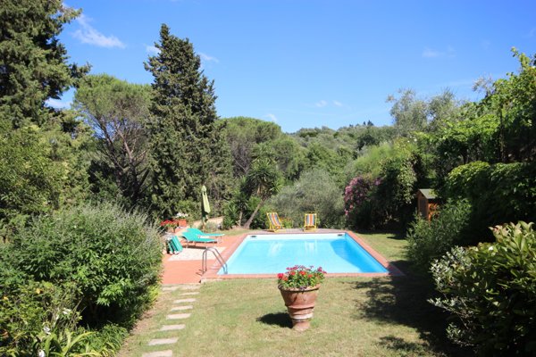 casa indipendente in vendita a Lucca in zona Meati