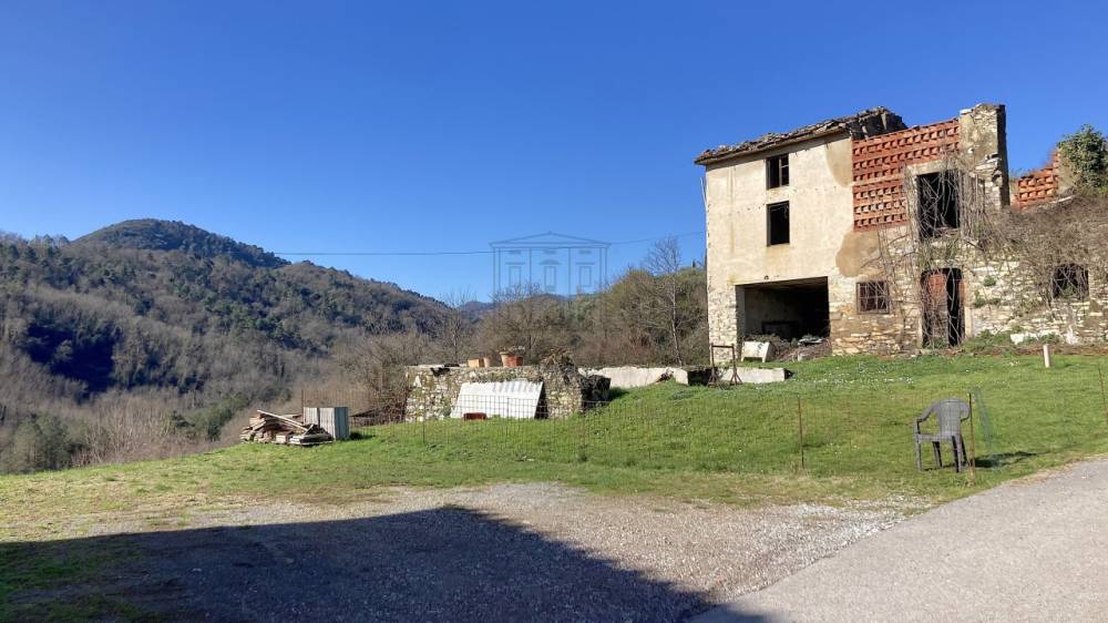 casa indipendente in vendita a Lucca in zona San Macario in Piano