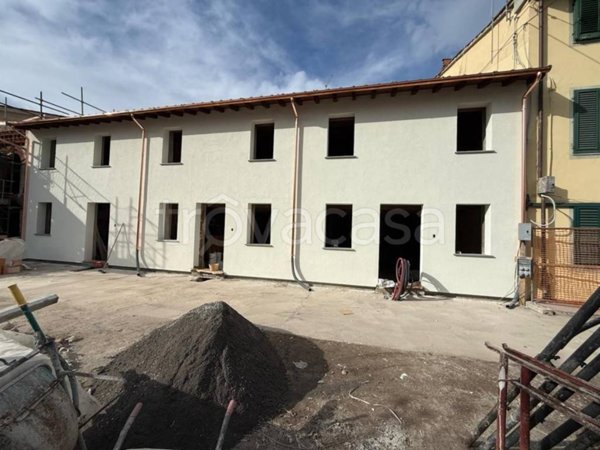 casa indipendente in vendita a Lucca in zona zona Arancio