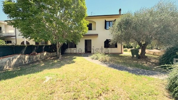casa indipendente in vendita a Lucca in zona Centro Città