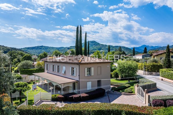 casa indipendente in vendita a Lucca