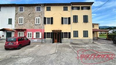 casa indipendente in vendita a Lucca
