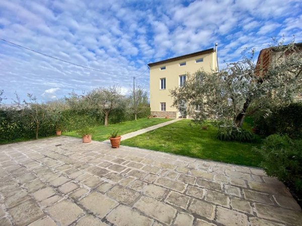 casa indipendente in vendita a Lucca in zona zona Sorbano