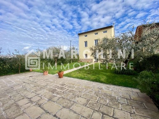 casa indipendente in vendita a Lucca in zona zona Sorbano