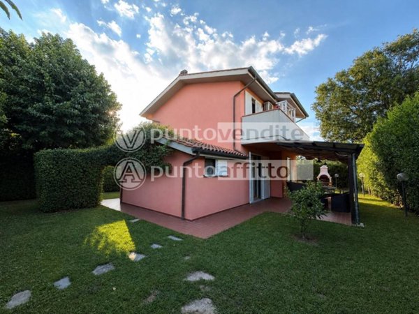 casa indipendente in vendita a Lucca in zona Picciorana