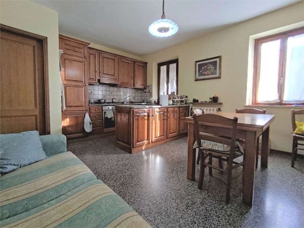 casa indipendente in vendita a Lucca in zona San Pietro a Vico