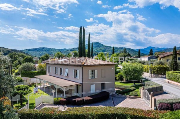 villa in vendita a Lucca in zona Mutigliano