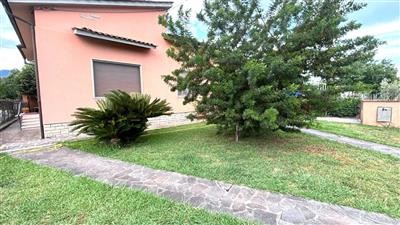 casa indipendente in vendita a Lucca