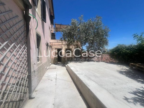 casa indipendente in vendita a Lucca in zona Santa Maria del Giudice