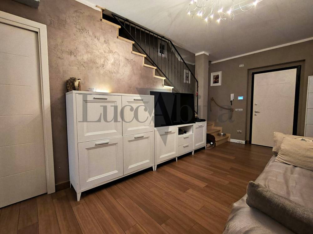 casa indipendente in vendita a Lucca in zona zona Arancio