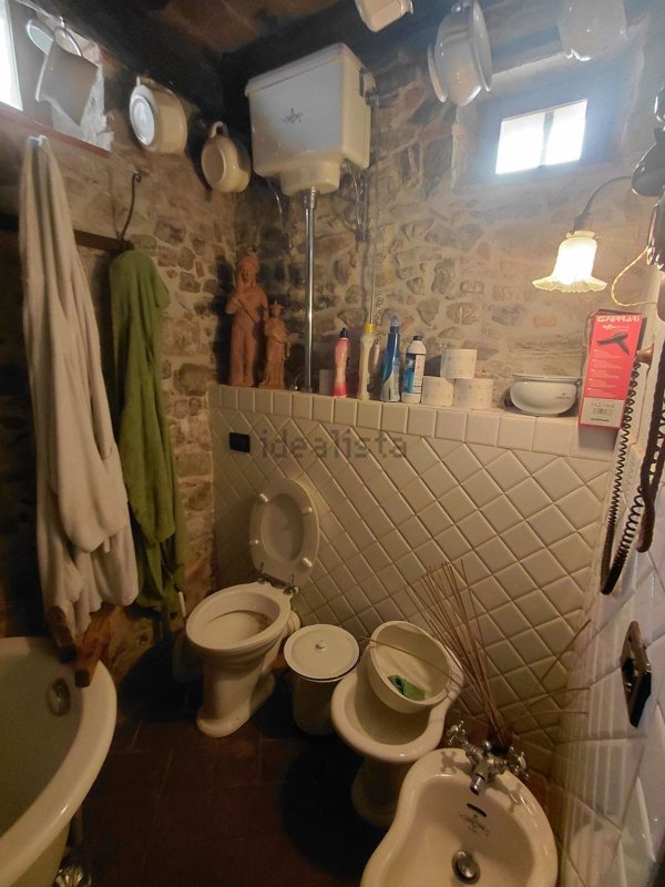 casa indipendente in vendita a Lucca in zona Aquilea