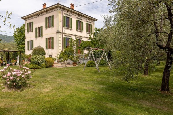 casa indipendente in vendita a Lucca in zona Ponte a Moriano