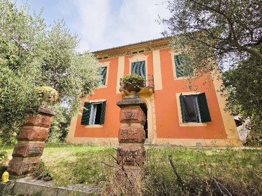casa indipendente in vendita a Lucca in zona Centro Città