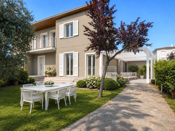 casa indipendente in vendita a Lucca in zona Zona San Concordio