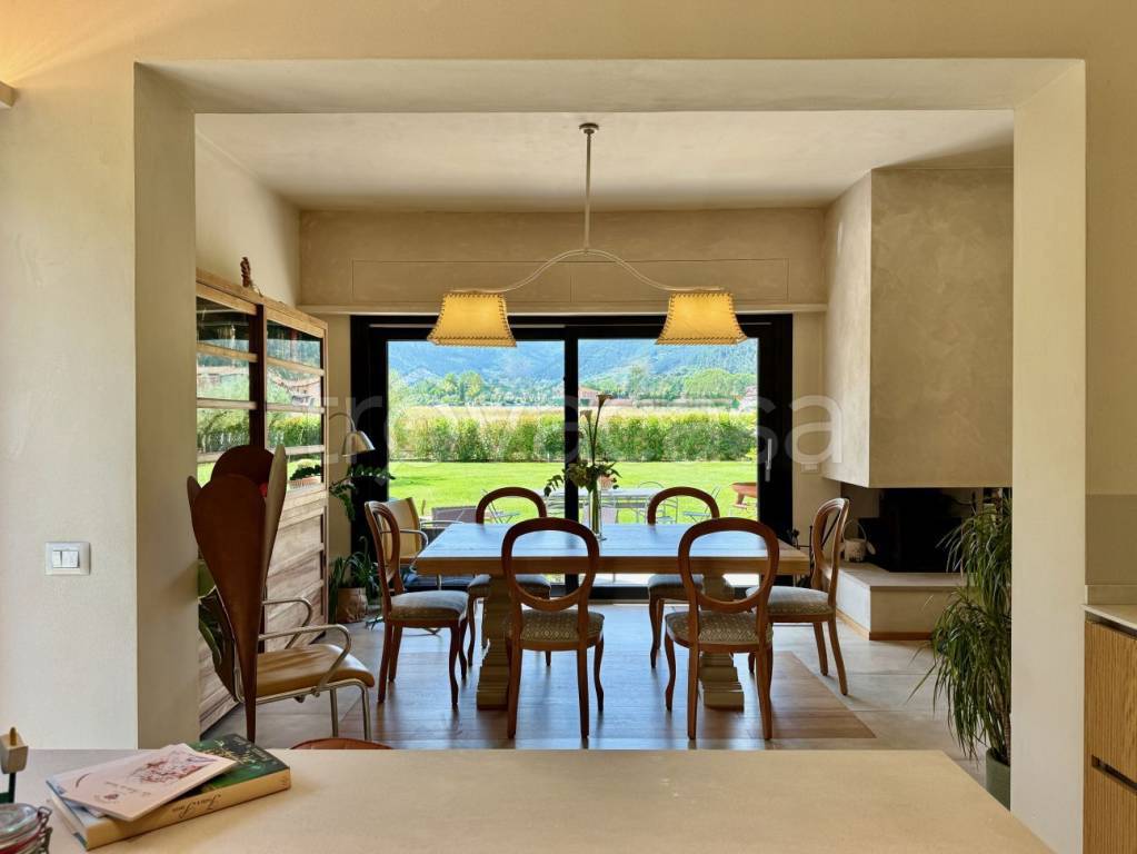 casa indipendente in vendita a Lucca in zona Vicopelago