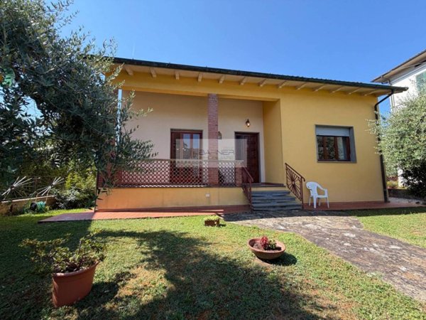 casa indipendente in vendita a Lucca in zona zona Mugnano