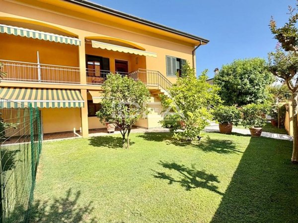 casa indipendente in vendita a Lucca in zona zona Sorbano