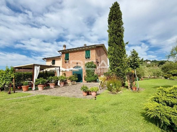 casale in vendita a Lucca