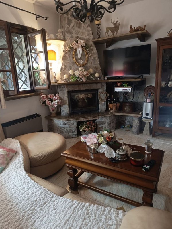 casa indipendente in vendita a Lucca in zona Maggiano