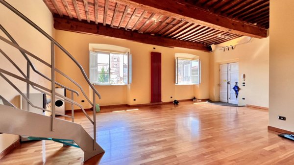appartamento in vendita a Lucca in zona Centro Città
