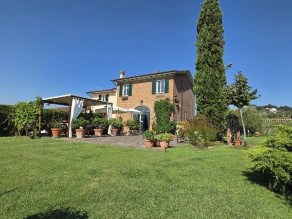 casa indipendente in vendita a Lucca in zona Carignano