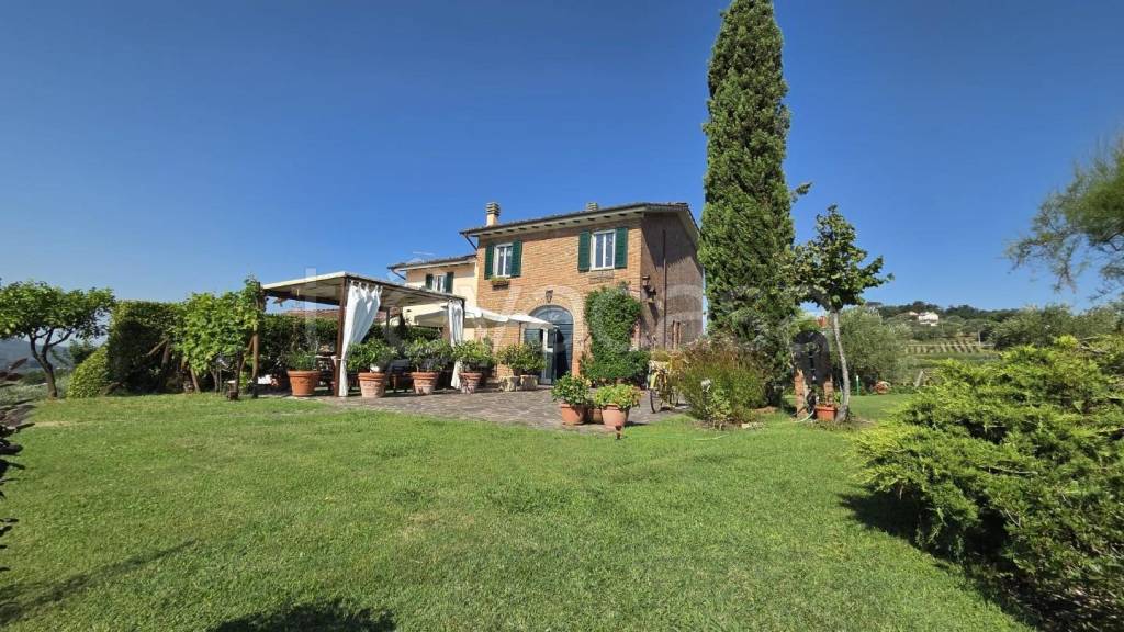 casa indipendente in vendita a Lucca in zona Carignano