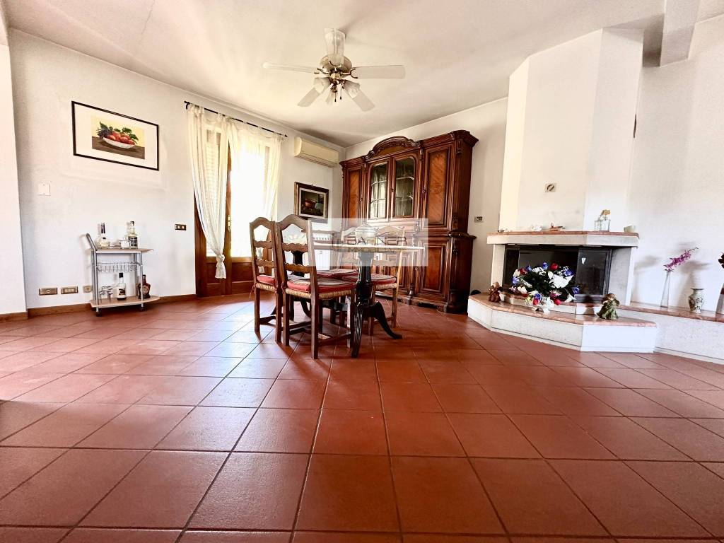 casa indipendente in vendita a Lucca in zona Ponte San Pietro