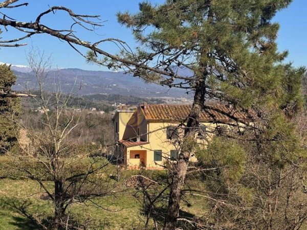 casa indipendente in vendita a Lucca in zona Balbano