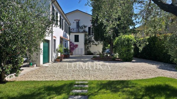 casa indipendente in vendita a Lucca in zona Ponte a Moriano