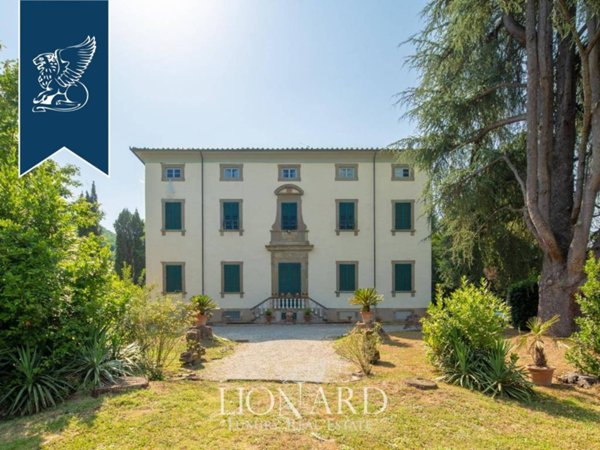 casa indipendente in vendita a Lucca in zona Centro Città