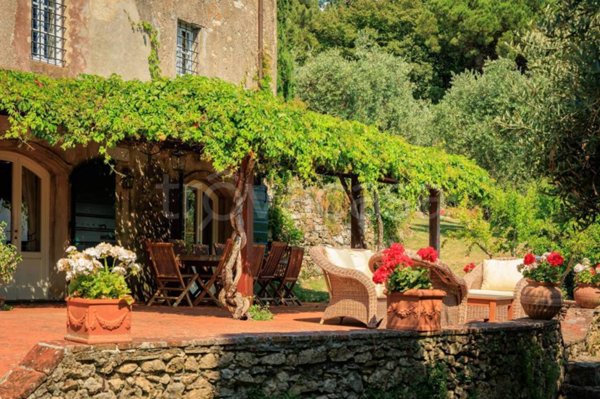 casa indipendente in vendita a Lucca in zona Aquilea