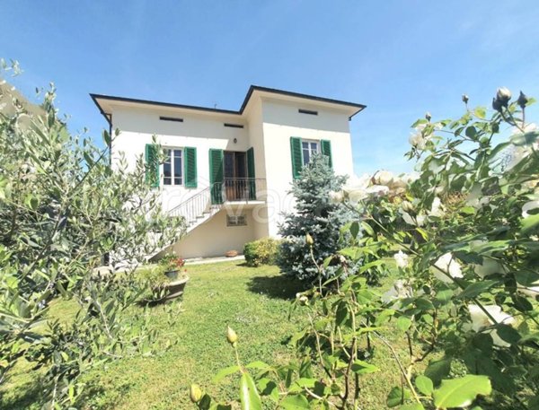 casa indipendente in vendita a Lucca