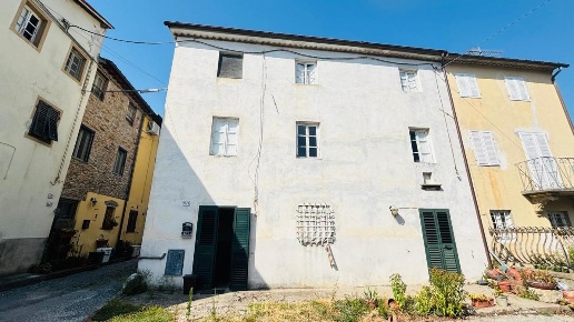 intera palazzina in vendita a Lucca