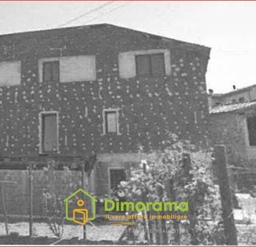 casa indipendente in vendita a Lucca in zona Montuolo