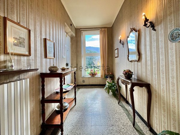 casa indipendente in vendita a Lucca in zona Montuolo
